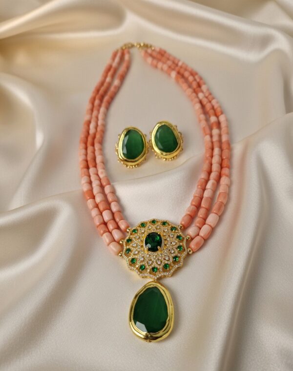 IYA-NI-WURA Necklace & Earring Set